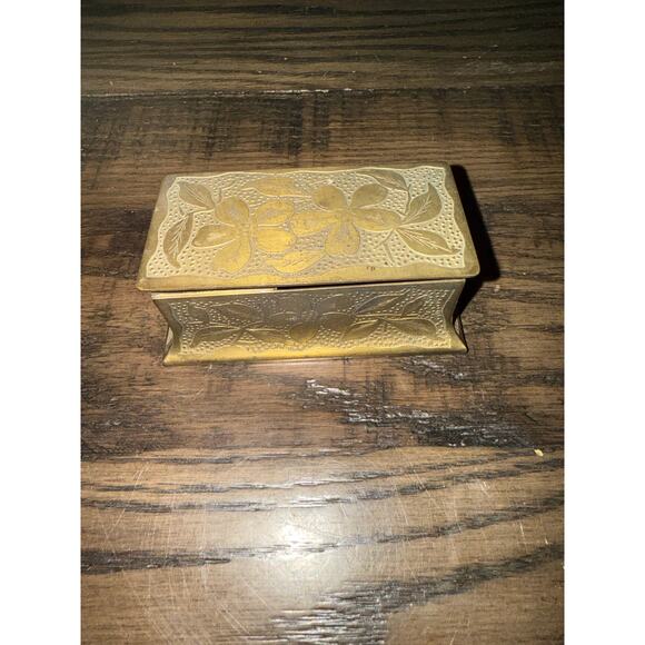 Vintage Floral Brass Stamp Box – Hinged Lid - 3.5” long - Picture 8 of 8
